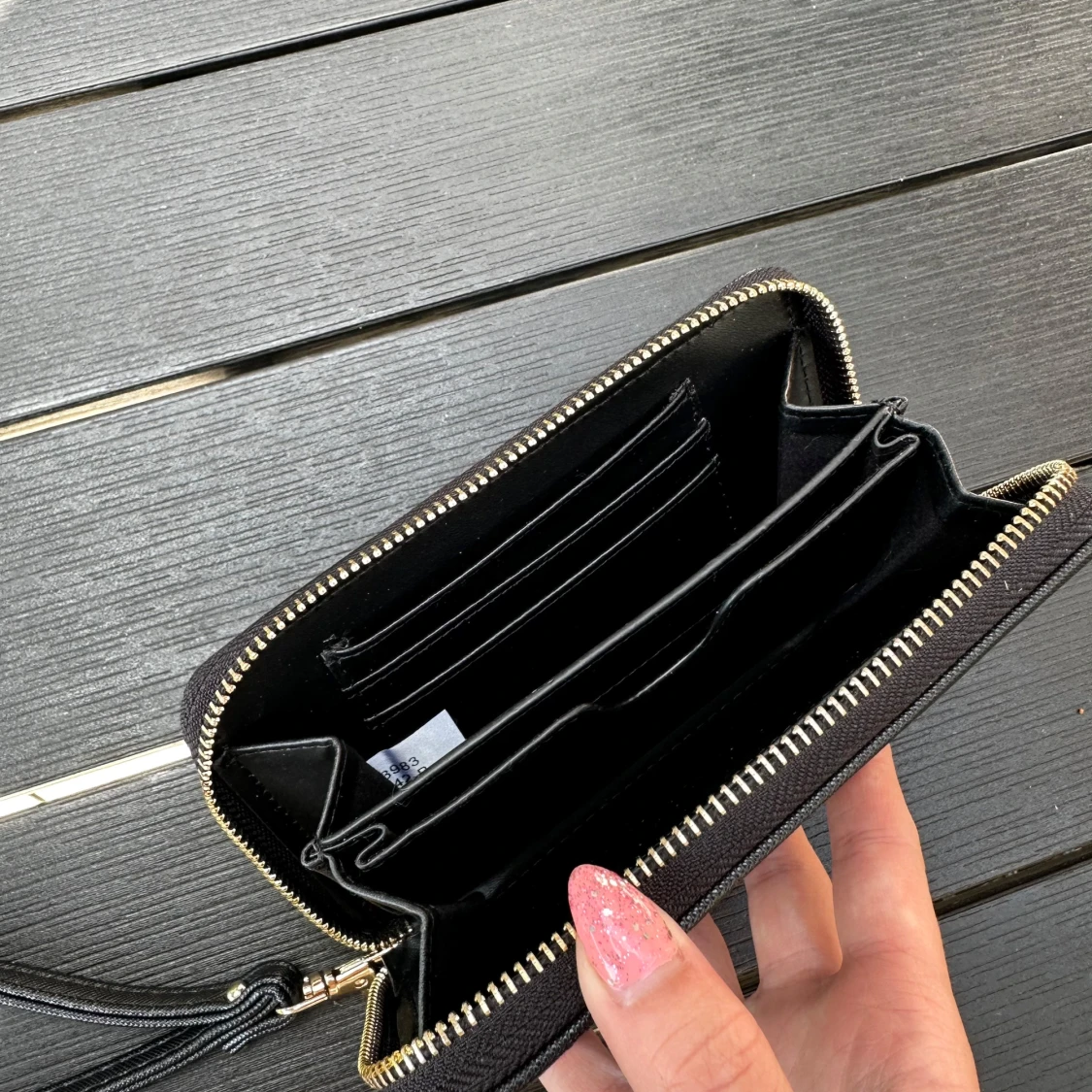 Svart plånbok med gulddetaljer - 2