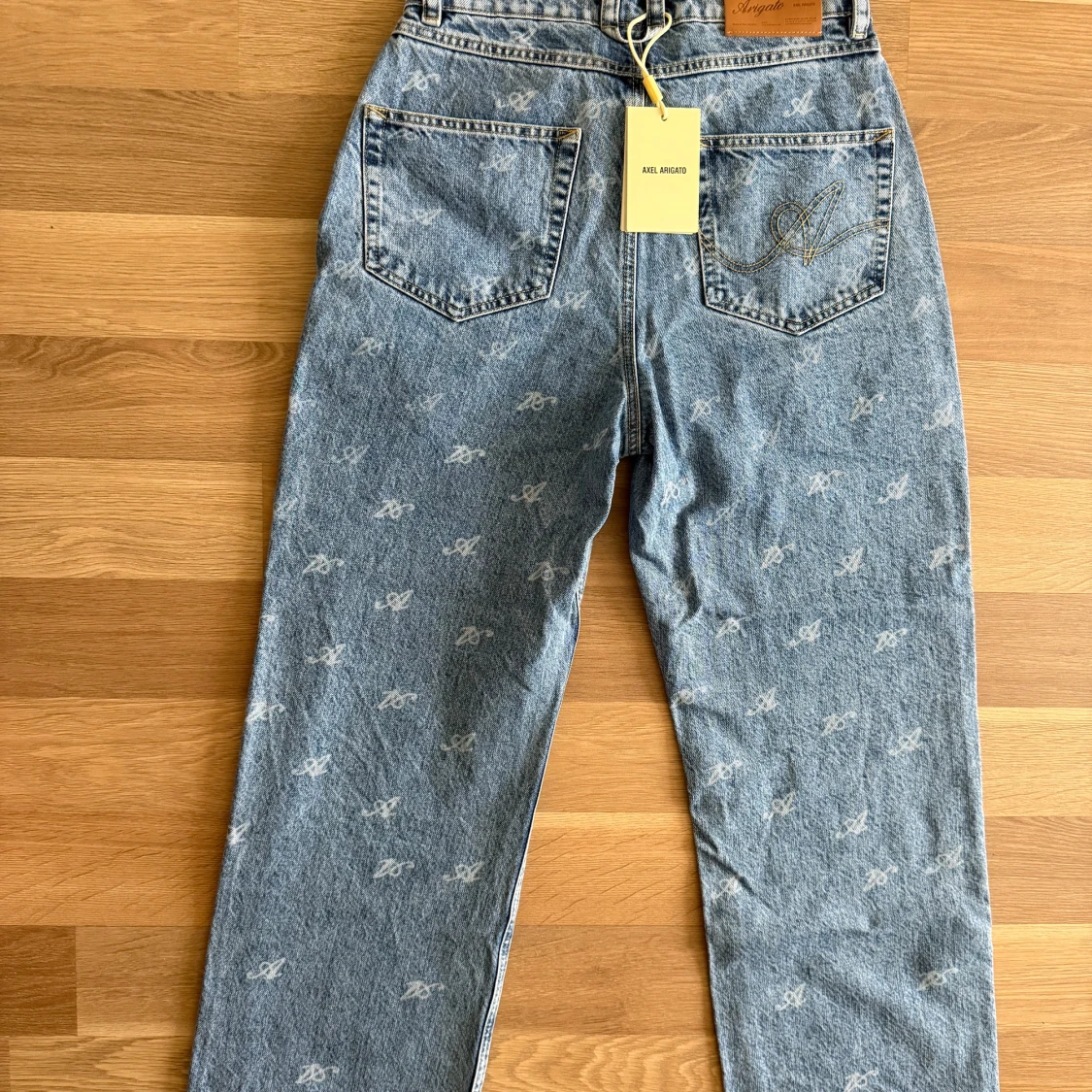 Axel Arigato ljusblå jeans med mönster - 2