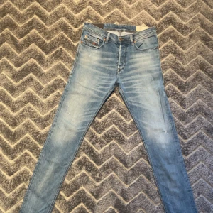 Diesel jeans ljusblåa  - Snygga ljusblå diesel byxor skriv för fler frågar osv!!