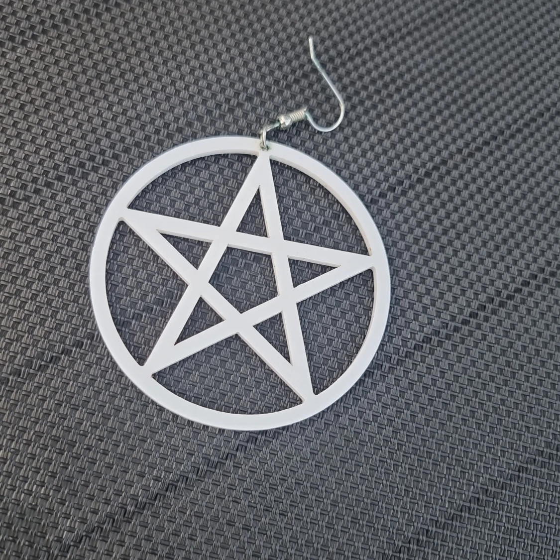 Stor vit pentagram-örhänge