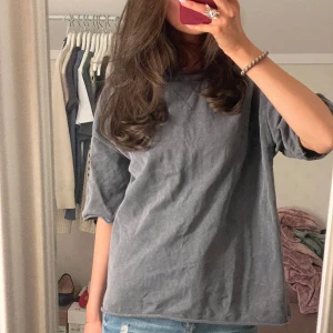 Zara t-shirt - Så cool oversized zara t-shirt, endast använd en gång och säljer då jag köpt en annan färg💕💕