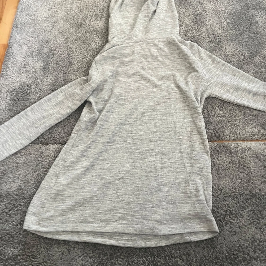 Ljusgrå hoodie från ASOS - 1