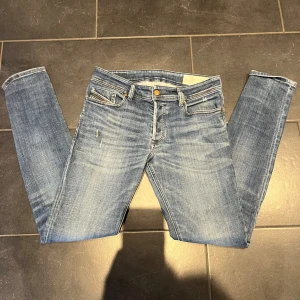 Diesel jeans  - Säljer dessa sjukt snygga diesel jeans för dom är för små för mig säljer dom för 400 men priset kan sänkas vid snabb affär. Hör av er vid frågor Med vänlig hälsning, Wiggo 