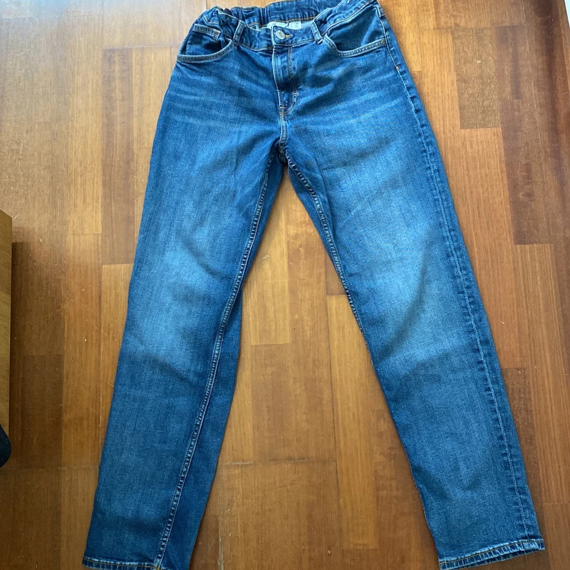 Blå tapered jeans från H&M, stl 170 - 1