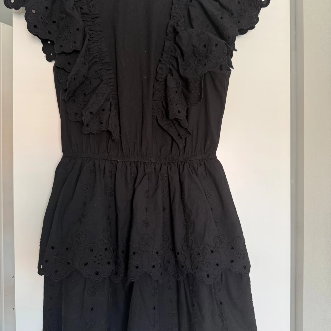 Svart kort klänning från H&M Divided - 2