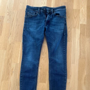 Mörkblå skinny jeans från Diesel - Snygga mörkblå skinny jeans från Diesel 