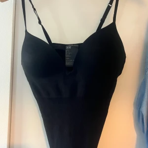 Hm body - Såå snygg body från hm! Endast använd 1 gång🩷 välj INTE instabox !
