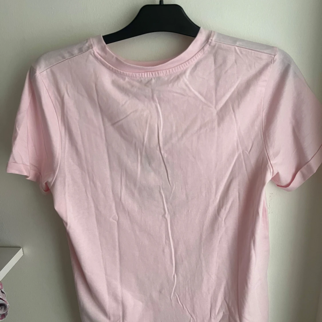 Ljusrosa t-shirt med blomtryck FB Sister - 1