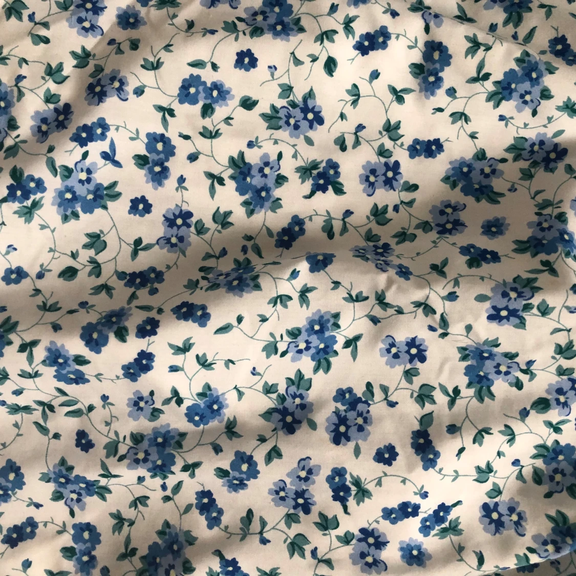 Vit blommig långkjol med volang - 1