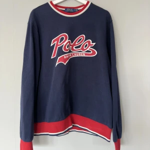 Collegetröja  - Polo Ralph Lauren tröja i fint skick 