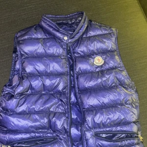  Moncler GUI - Knappt använd, köpt i UK