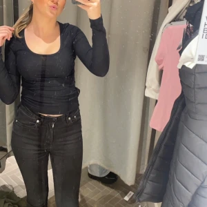 Hög midjad lager 157 jeans - Svarta Hög midjad lager 157 jeans. Använda några gånger Mellan raka o bootcut jeans