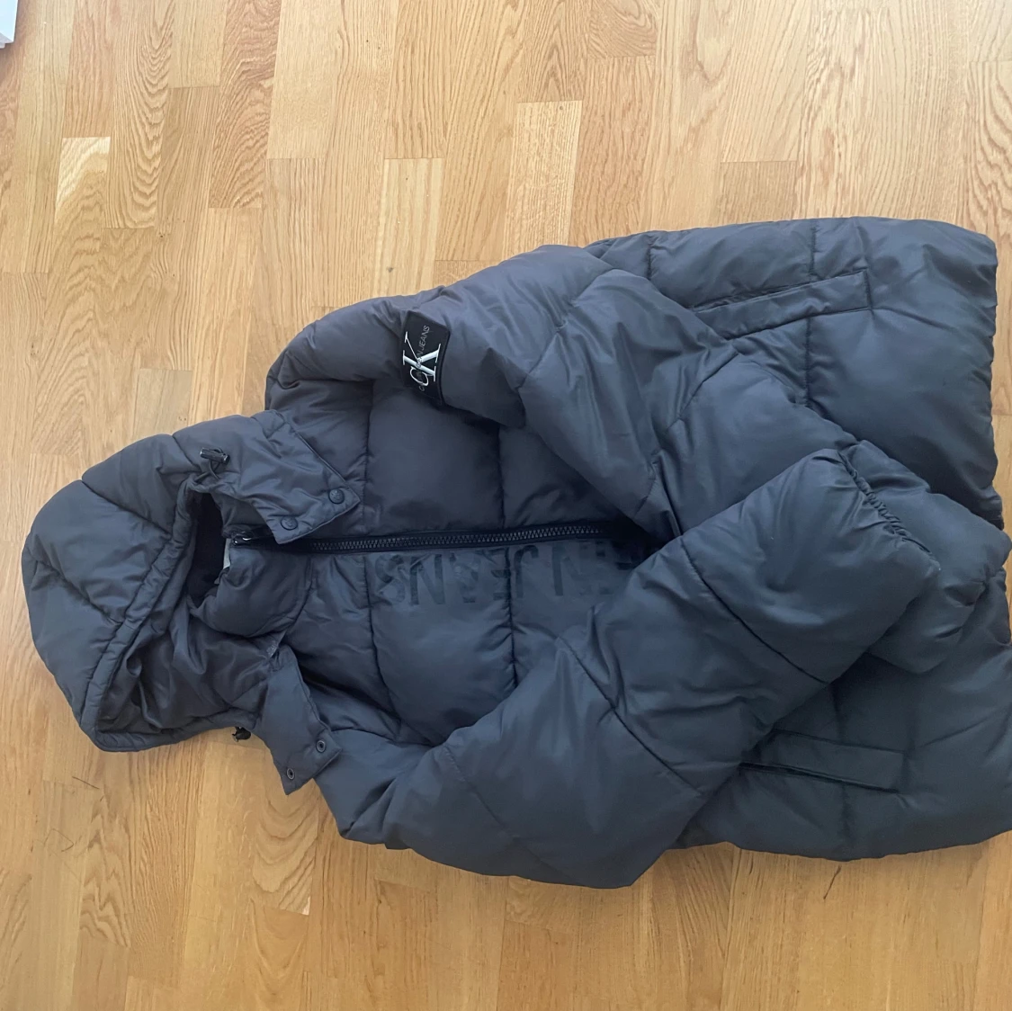 Svart Grå pufferjacka från Calvin Klein