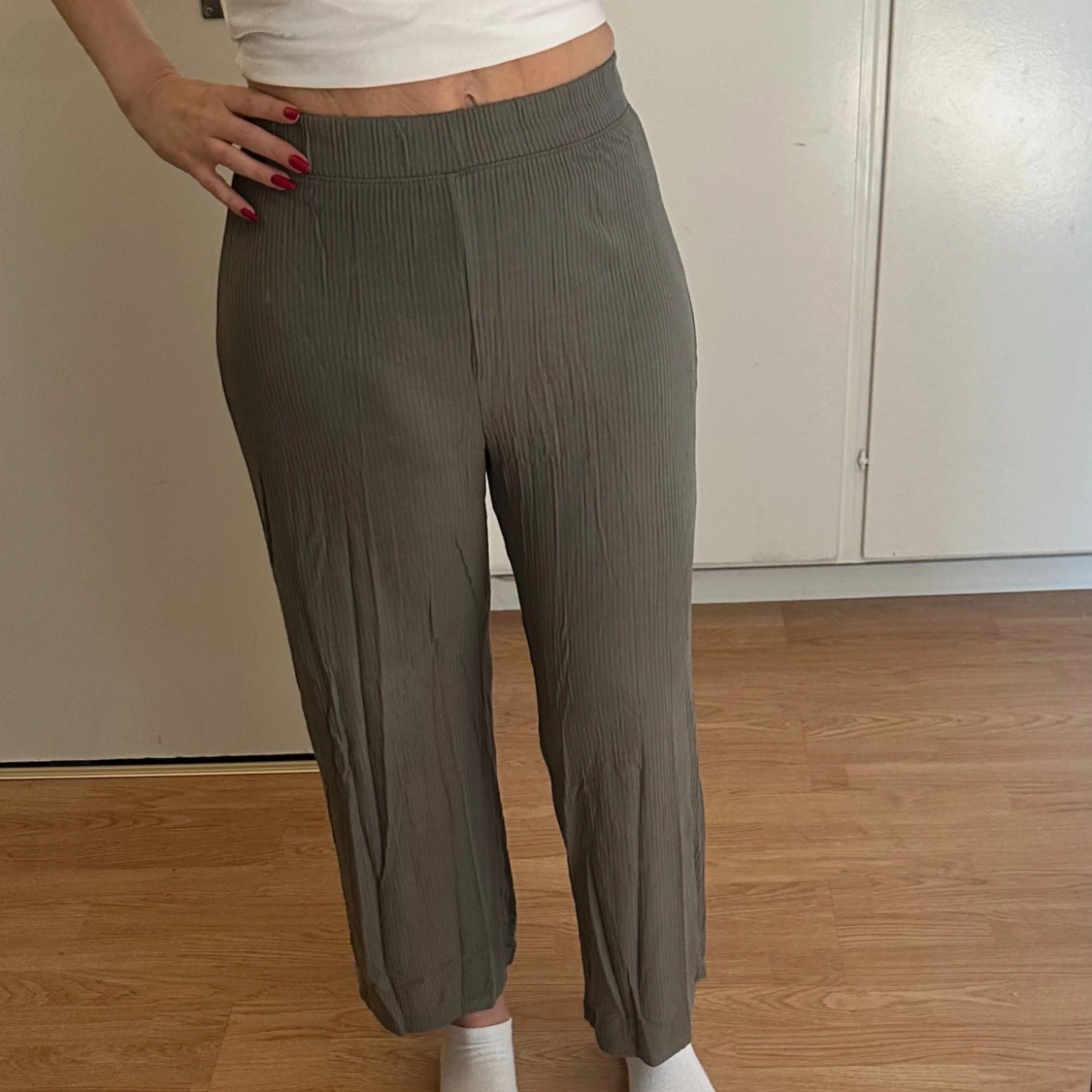 Olivgrön pull-on byxa - 1