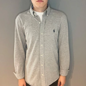 Polo Ralph Lauren skjorta  - Polo Ralph Lauren skjorta | storlek s | skick 10/10 | fraktar via PostNord eller Instabox på köparens bekostnad | hör av dig vid funderingar 