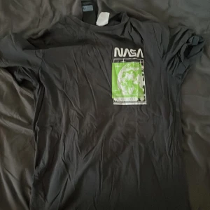 NASA T-SHIRT - Grå nasa t-shirt som använts ibland när jag var yngre