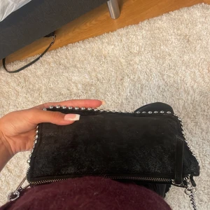 Svart väska - Svart snygg väska!!💓💓
