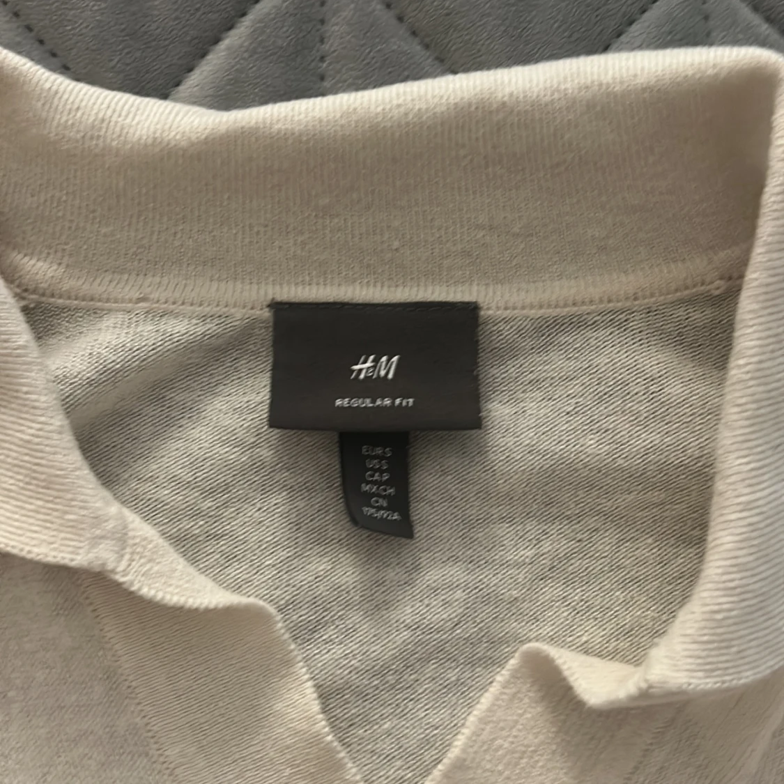 Vit pikétröja från H&M, regular fit - 2