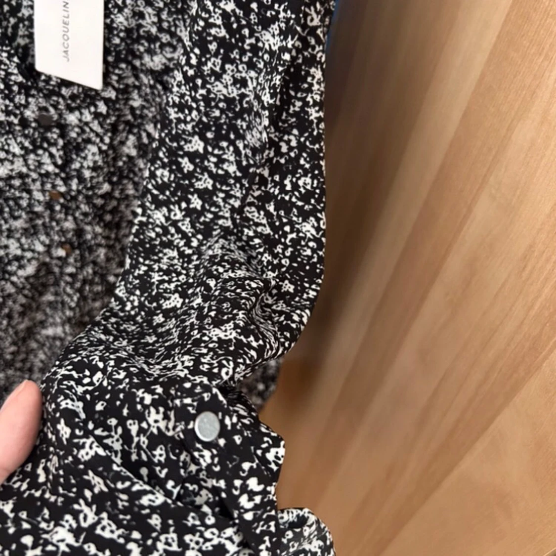 Svartvit blommig klänning JDY - 4