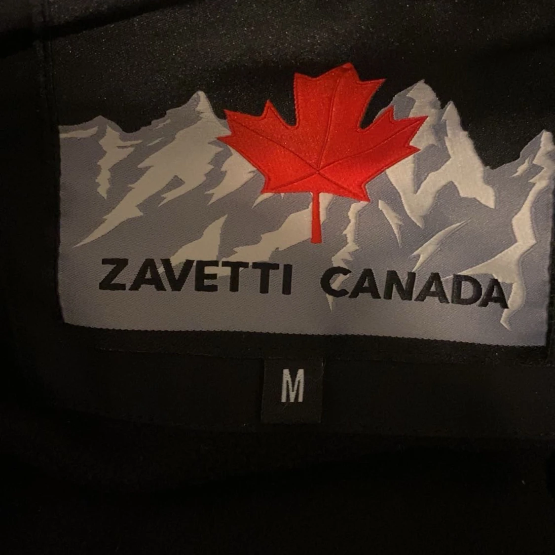 Svart pufferjacka från Zavetti Canada