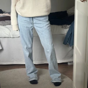Ljusblå jeans Bikbok  - Säljer ett par ljusblå jeans från Bikbok storlek W26 L32