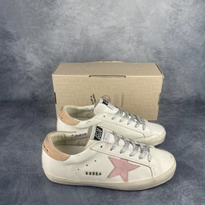 Golden Goose Superstar (HELT NYA) - Skick: 10/10 | Tillbehör: Box | Nypris: +- 5000 SEK | Övrig information: Äkthetscertifikat finns