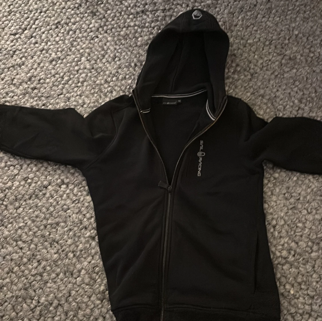 Säljer kläder och skor här!