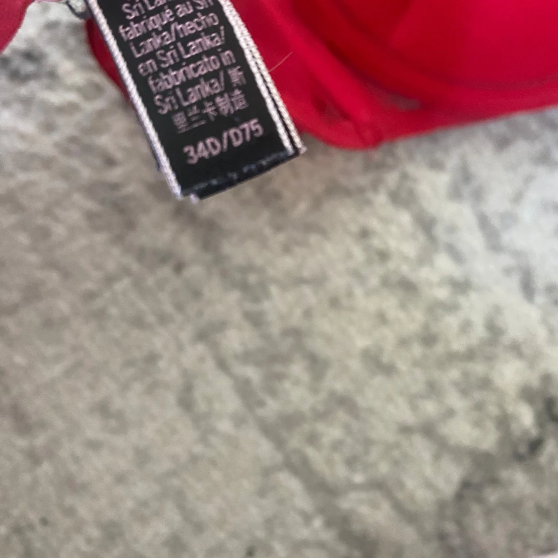 Röd spets-bh med strassband från Victoria's Secret - 3