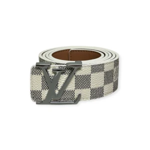 Louis Vuitton Bälte  - Helt nytt aldrig använt. Storlek 110cm. Kan frakta eller mötas i Stockholm. Postar inom 24 timmar 