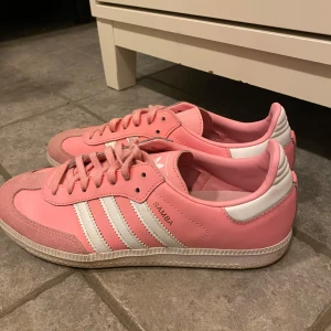 Adidas Samba - Säljer dessa Rosa Adidas samba, då de inte kommer till användning. Storlek 38🌸