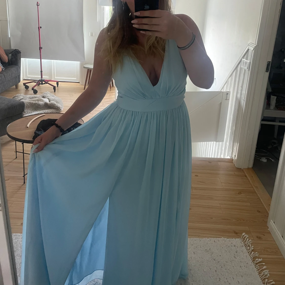 Ljusblå balklänning med v-ringning - 2