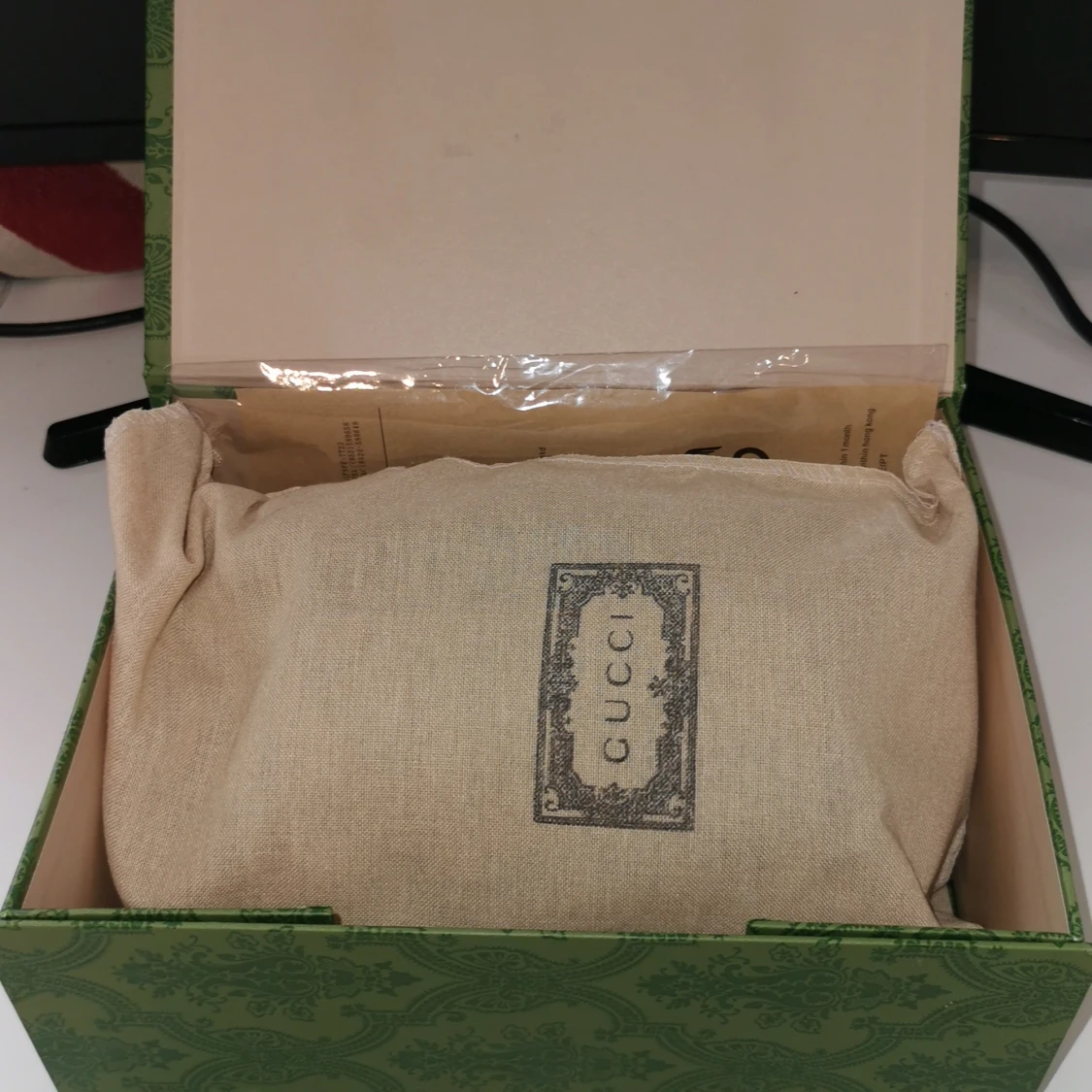 En skön magväska med G mönster  - 3