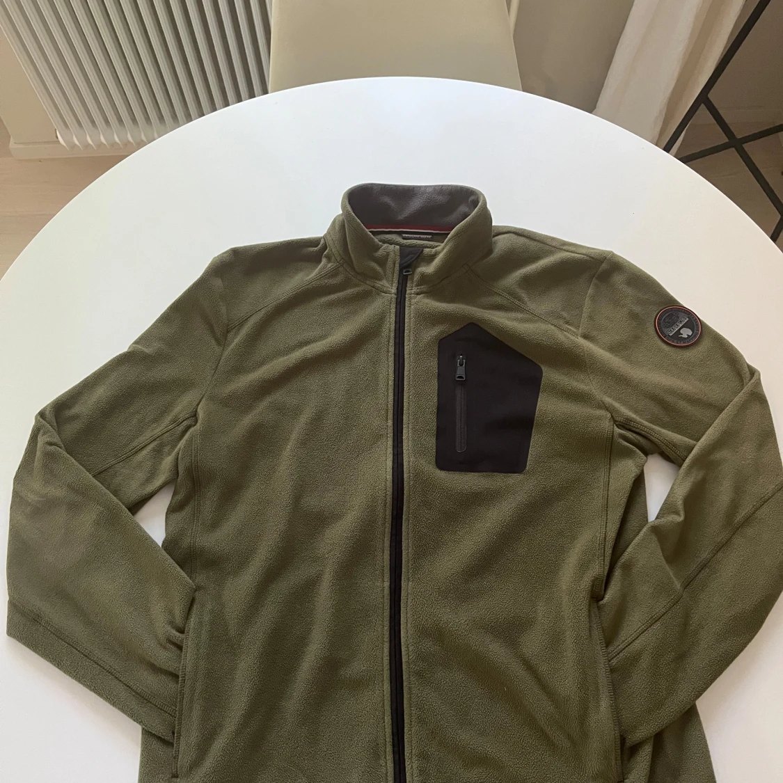 Olivgrön fleecejacka från Napapijri storlek XL/L - 2