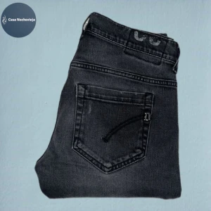 Dondup  - Nu har vi dessa domdup georg - storlek W29 L32 / färgen är en mörkgrå med små slitningar, lite urtvättad. 