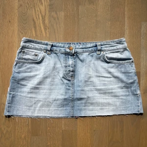 Ljusblå jeanskjol - Super fin blå jeans kjol i mycket bra skick. 