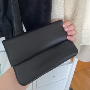 Kuvertväska  - Kuvertväska perfekt till studentbalen🩷🩷endast använd vid 1 tillfälle så i superbra skick