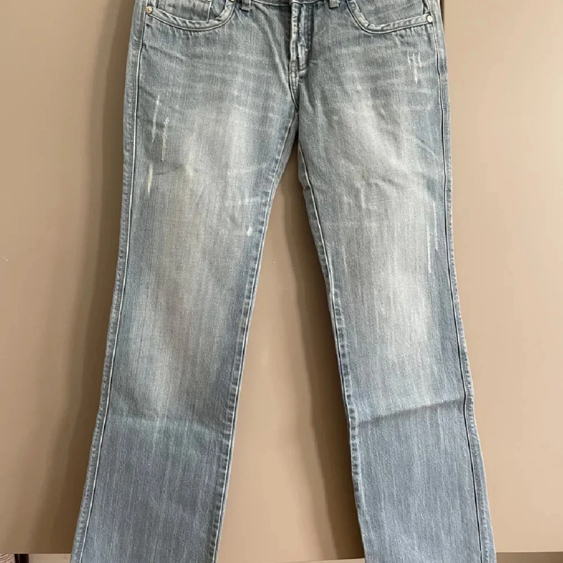 Ljusblå jeansbyxor från 7 For All Mankind