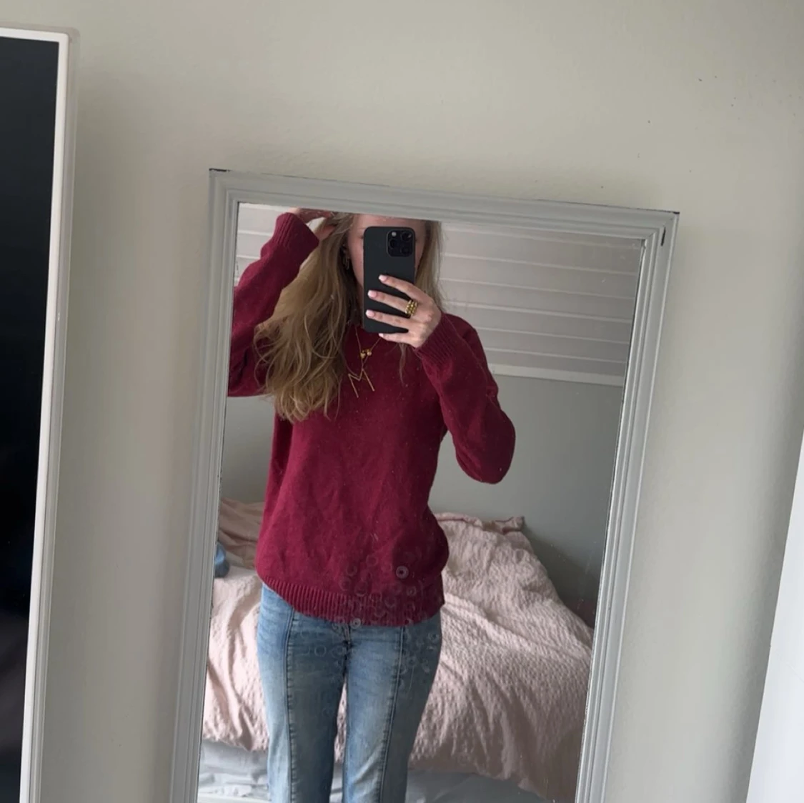 Vinröd stickad tröja från Vila