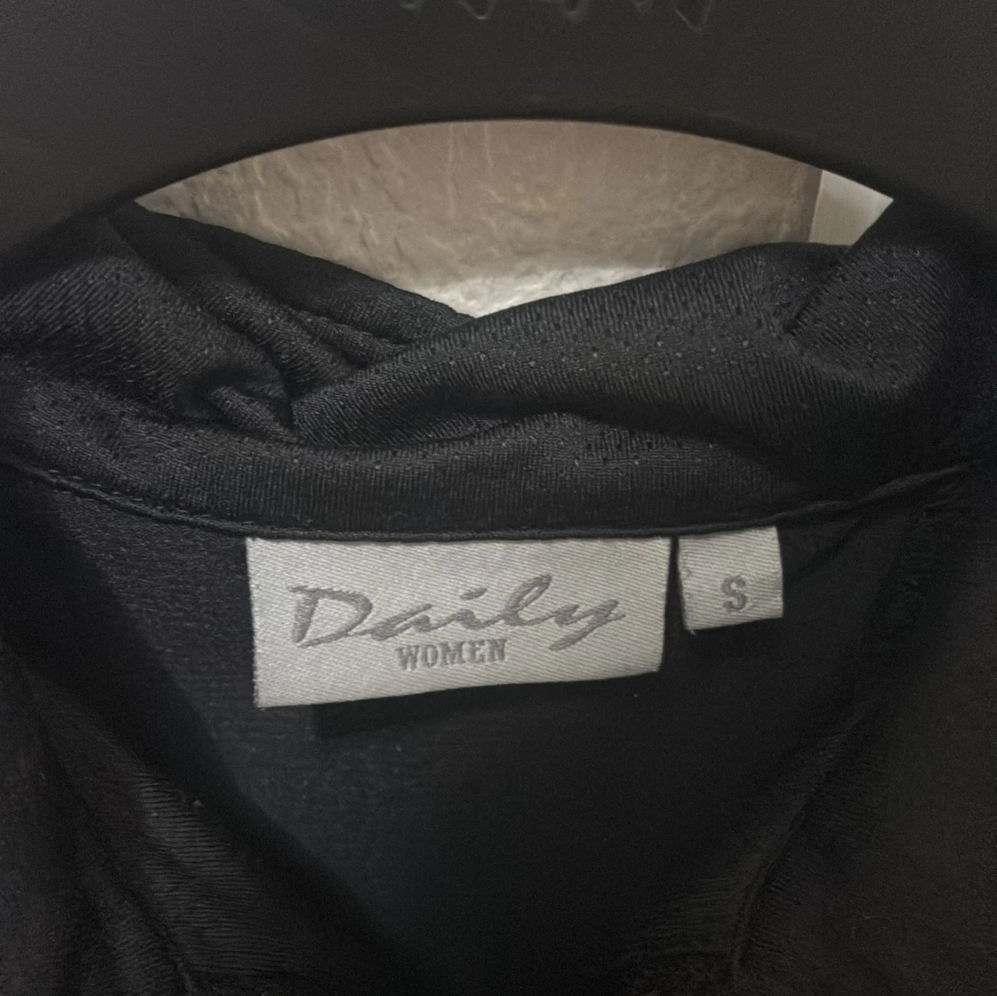 Svart kortärmad polotopp från Daily Women - 1