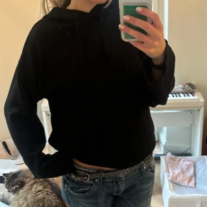 Stickad hoodie🖤 - Stickad hoodie från gina tricot💕