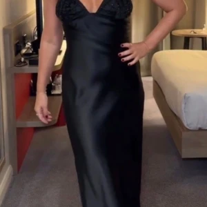 Svart långklänning  - Svart långklänning från zara