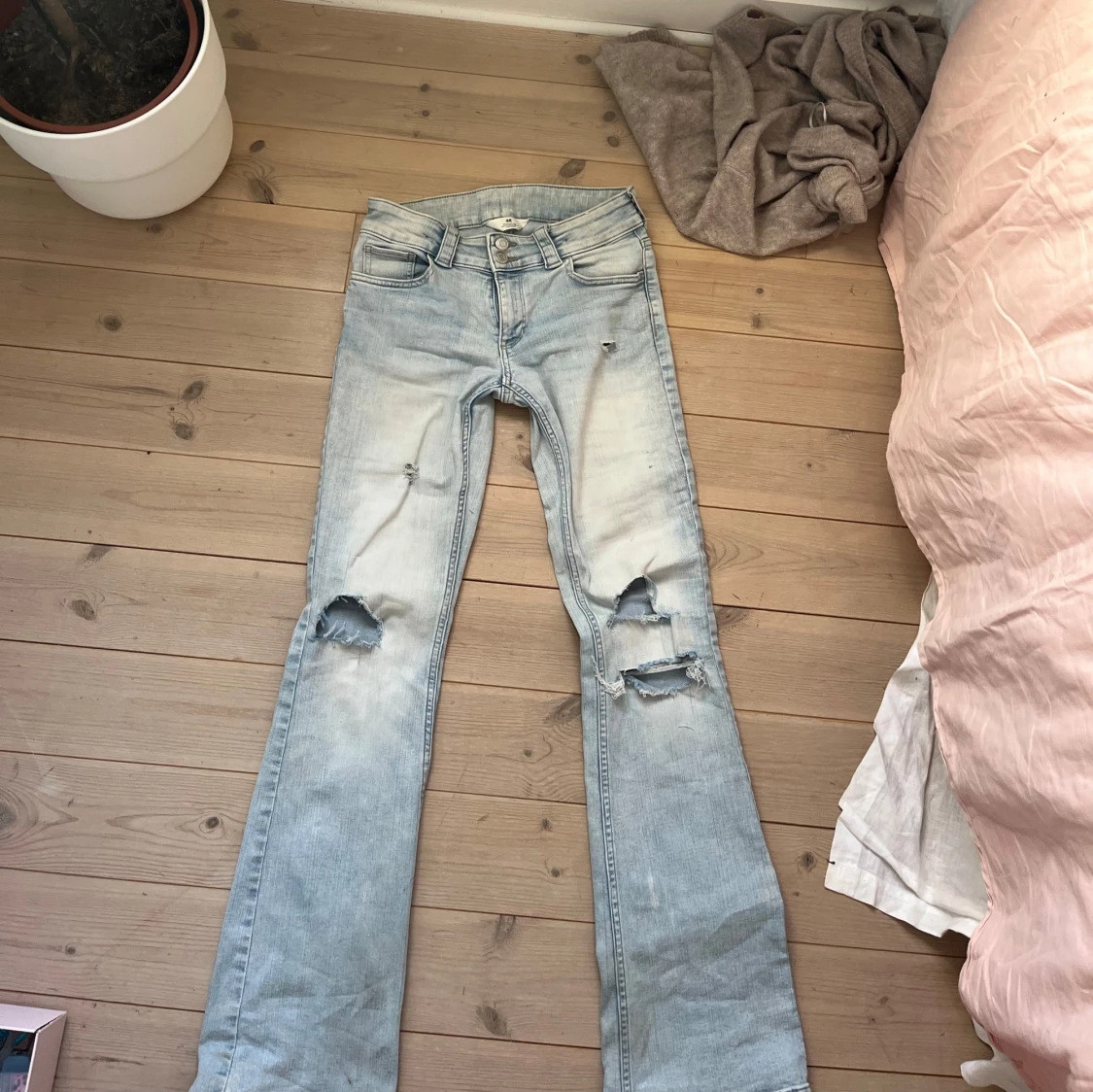 Ljusblå low waist  slitna bootcut jeans - 1