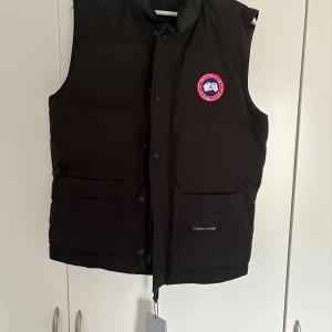 Canada Goose Freestyle Crew Vest  - Canada Goose Freestyle Crew vest in black. Size S and fits me, I’m 5,10 and weigh around 70kg. All new with tags. 