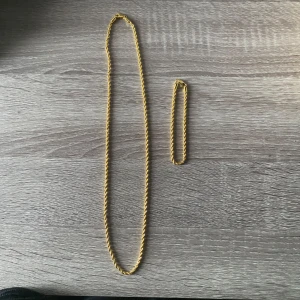 Guldfärgat halsband och armband - Helt nya✅✅ Finns flera i lager bara att skriva✍️✍️ rostfritt stål💫💫 Perfekt nu inför sommaren🌊💫 Bästa priset hittar ni här!✌️