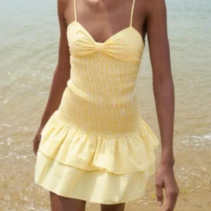 Jättefin gul rutig klänning!❤️ - Superfin!