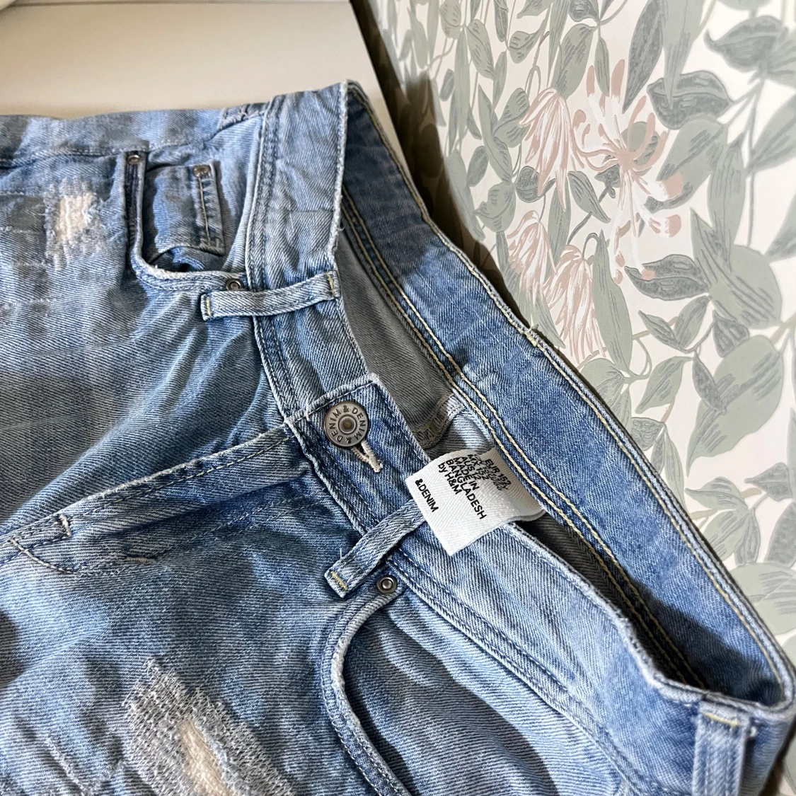 ljusblå jeansshorts - 2