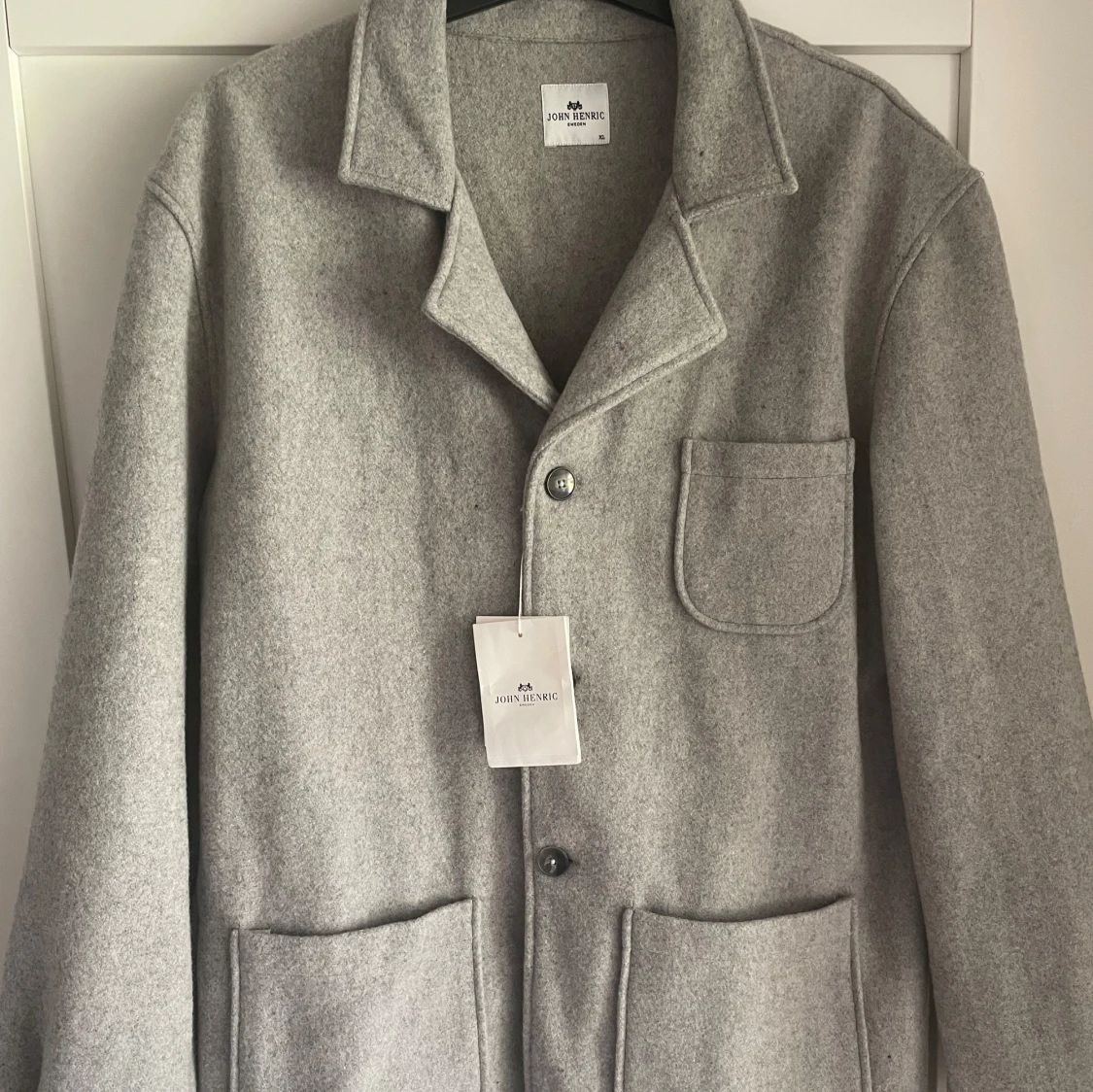 Ljusgrå ulljacka från John Henric