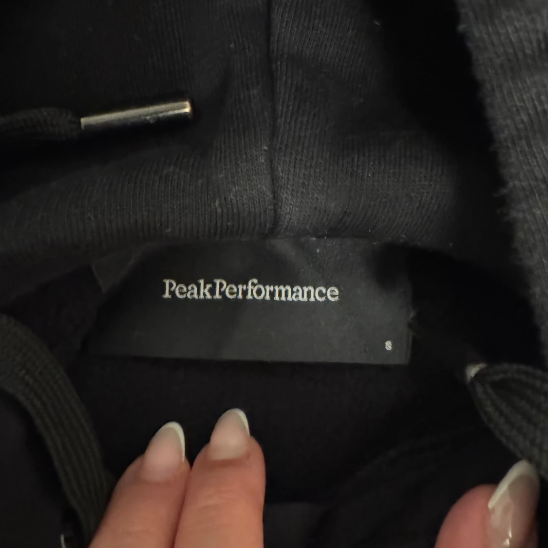 Svart hoodie från Peak Performance - 1