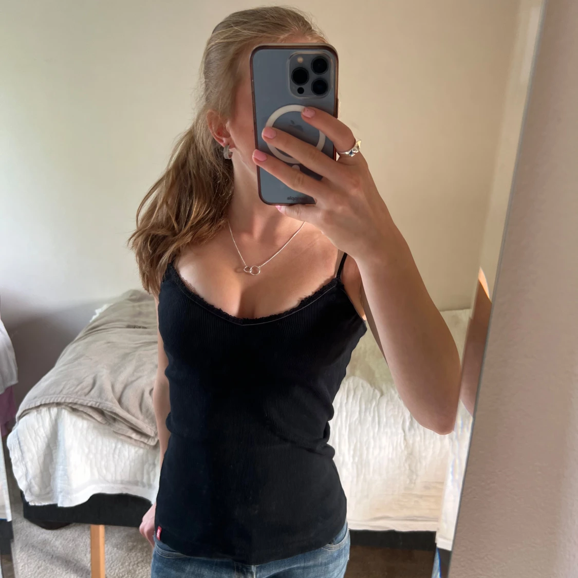 Svart ribbad linnetopp från Odd Molly - 1