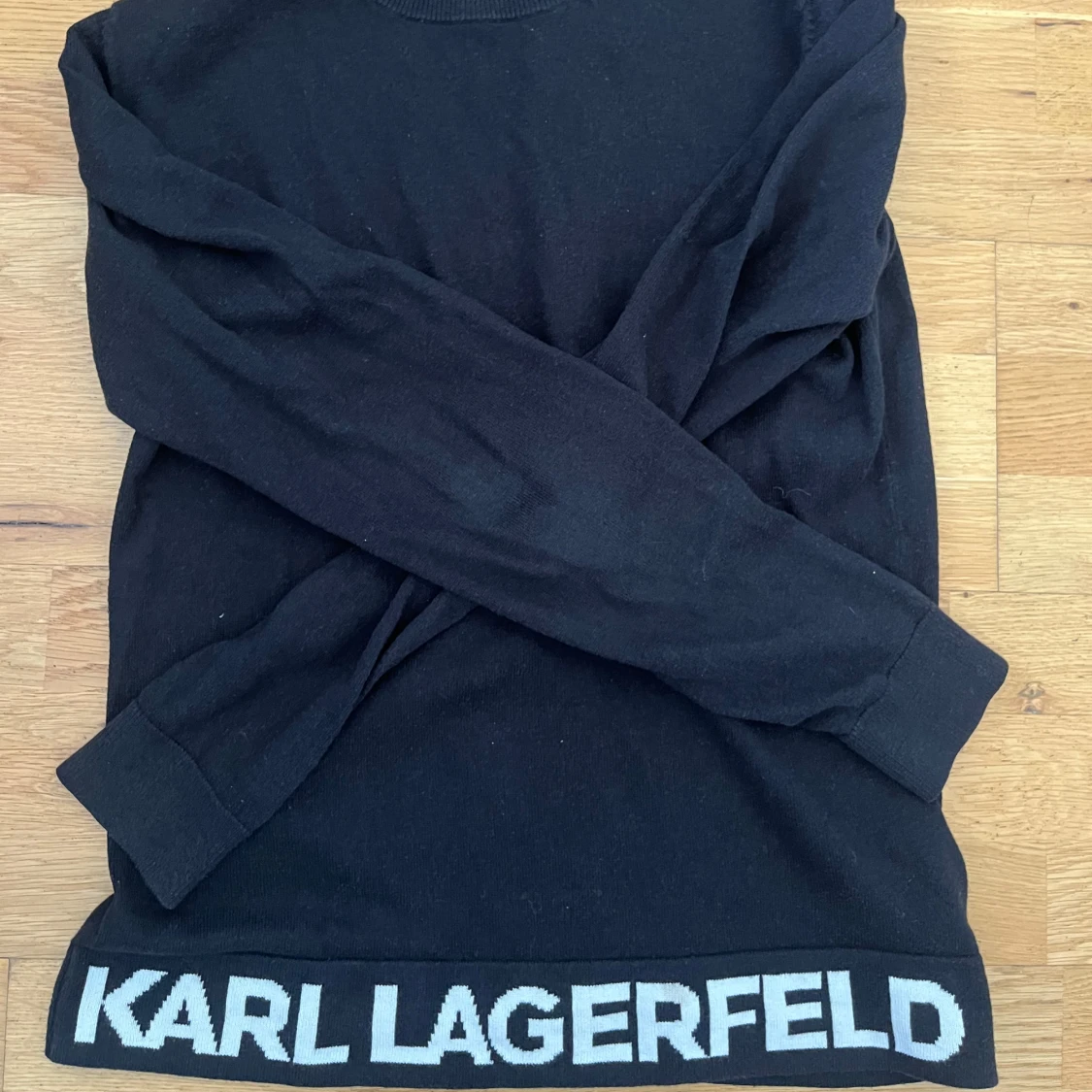 Svart tröja från Karl Lagerfeld